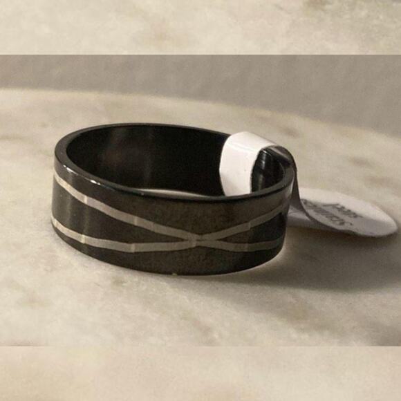 NEW Women's Masculine Ring Black With Gold Accents Stainless Steel Sz 8 and 8.5 - Picture 1 of 4